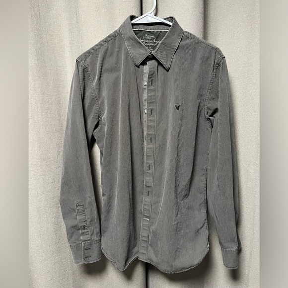 American Eagle Outfitters Other - American Eagle vintage fit button down in excellent condition - size medium